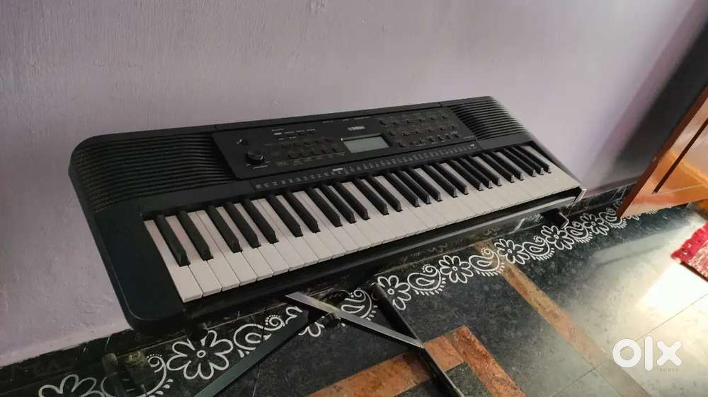 YAMAHA PSR-E273 PORTABLE KEYBOARD
WITH 61 KEYS
