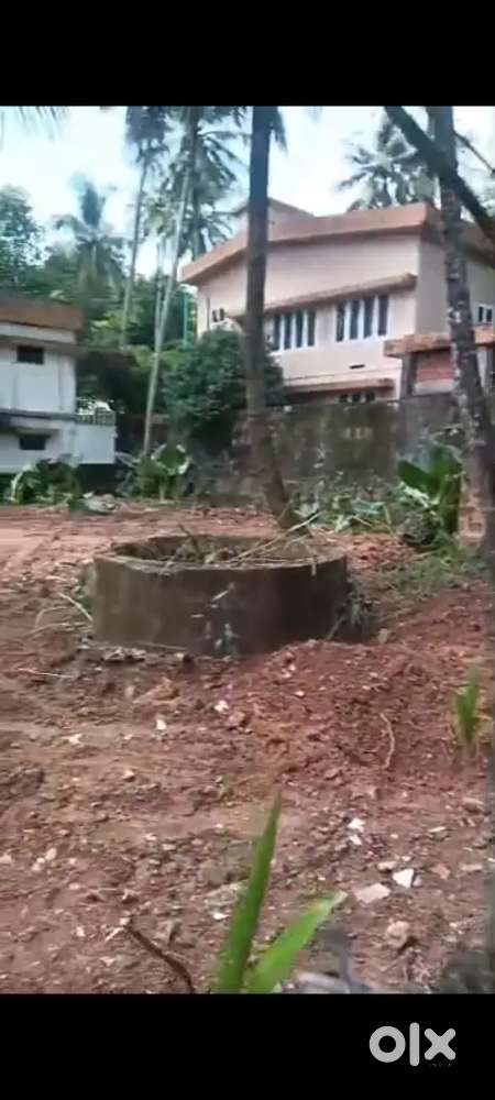 വീട് നിർമ്മിക്കാനും. ഹോസ്റ്റൽ നിർമ്മിക്കാനും അനുയോജ്യമായ സ്ഥലം...