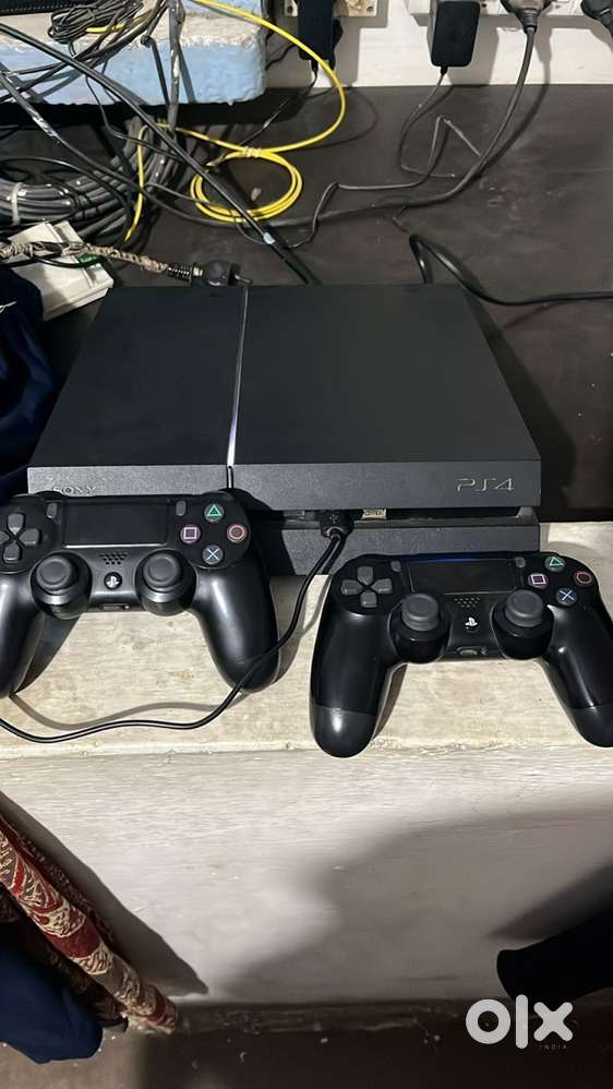 ps4 1 tb excellent condition 2 contoller and 10+ games