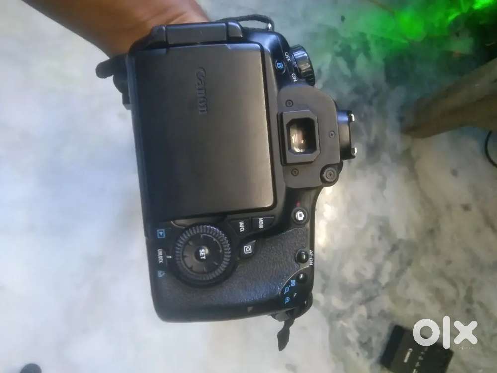 Canon 60D (DSLR CAMERA)