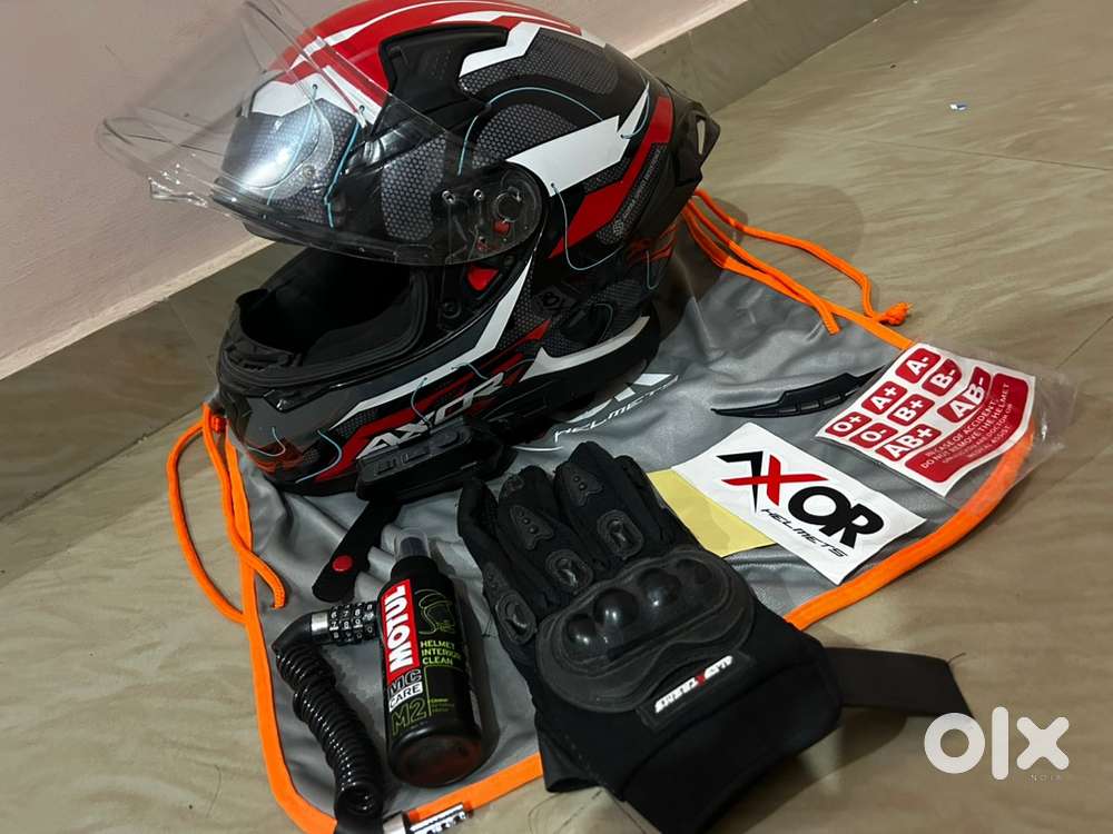 Axor helmet with Bluetooth and accessories