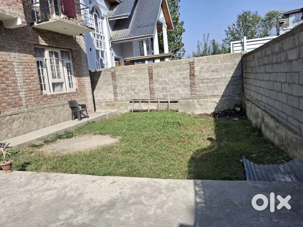 House for sale 12 Marla land 8 bedrooms 5 washroom 1 kitchen 1 lobby 1