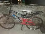 Cycle bilkul thek h bs aage wale tair m pincher h or seat krab h