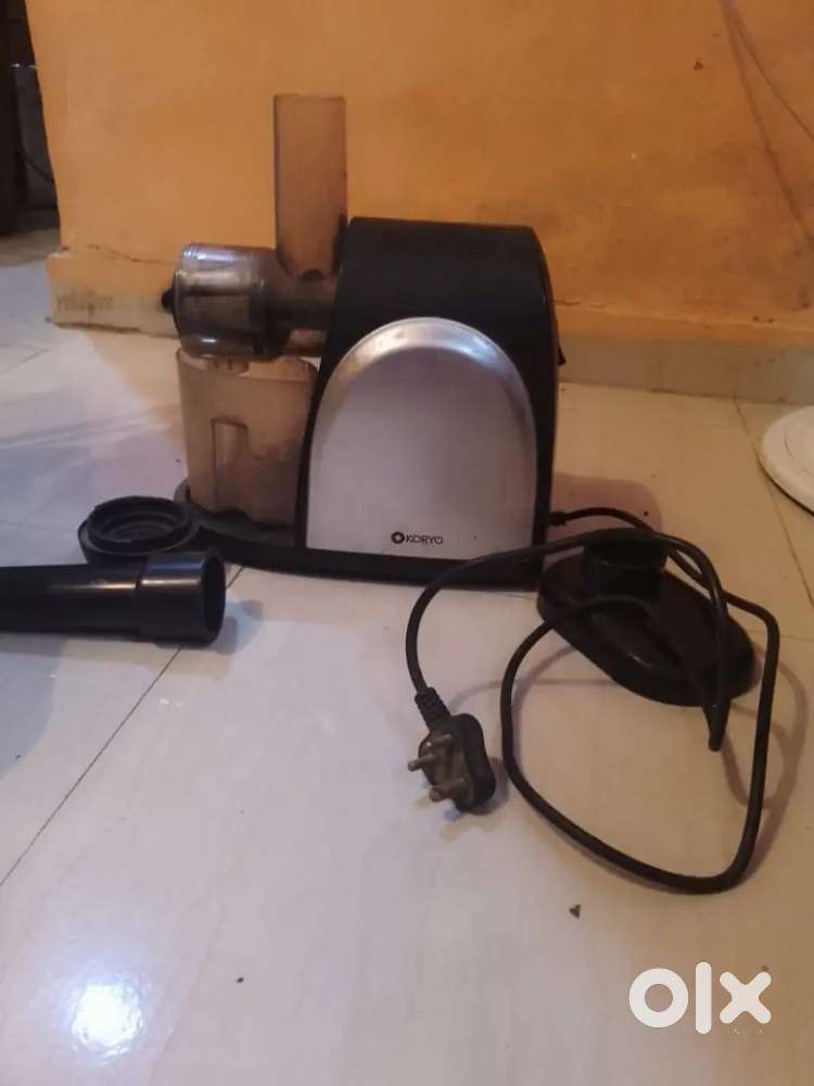 Fruit and vegetable juicer