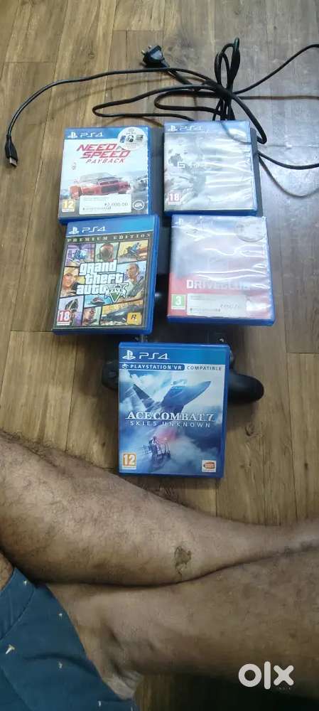 PS4 1TB with two controllers in very good condition for sell