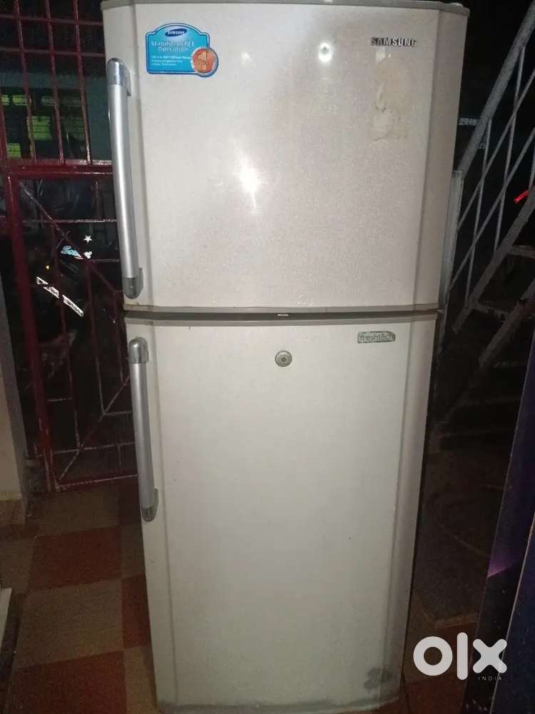 Samsung doubledoor 250 liters refrigeretor for sale