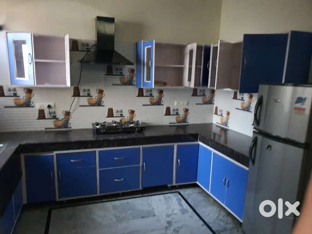 2bhk fully-furnished rent for working Live-in couples/girls/boys sec79