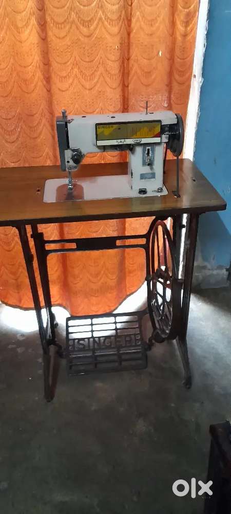 Original Singer Sewing Machine – Fully Functional with Accessories