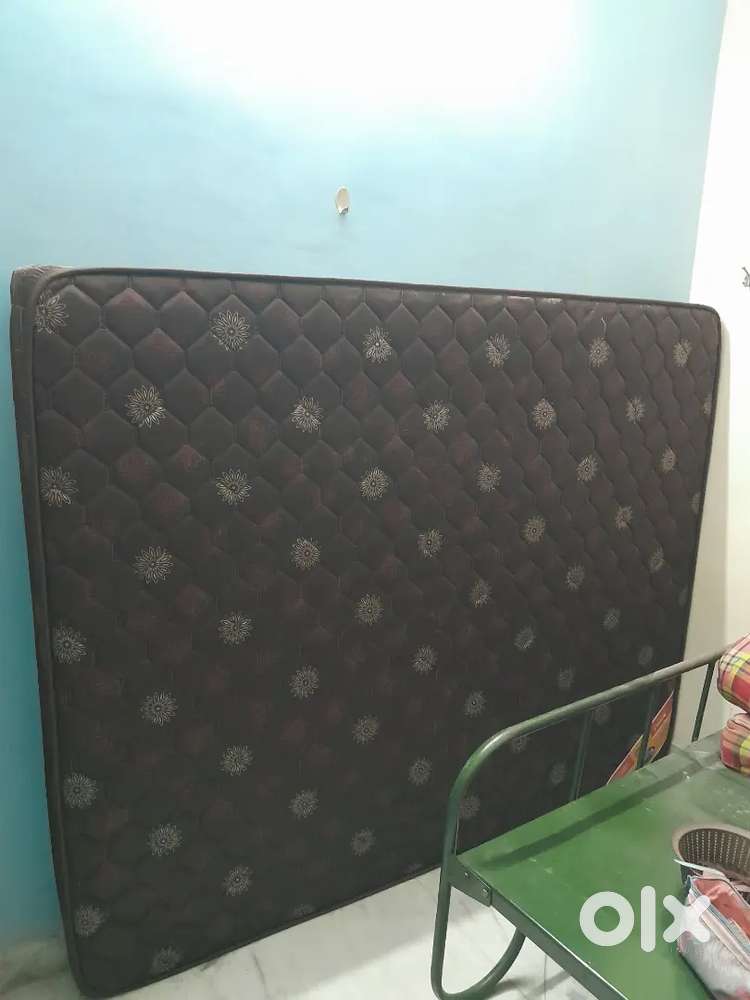 Hardly used mattress-Excellent condition -6months old