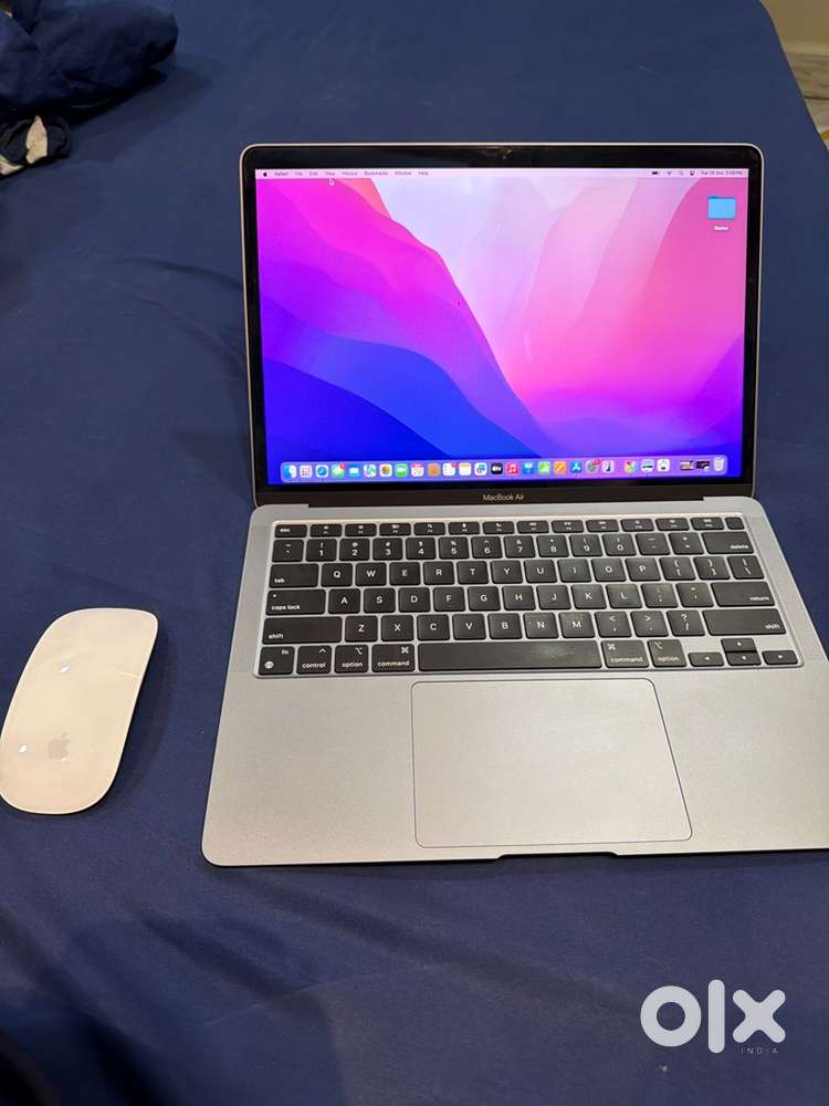 Apple Macbook Air M1 with Magic Mouse