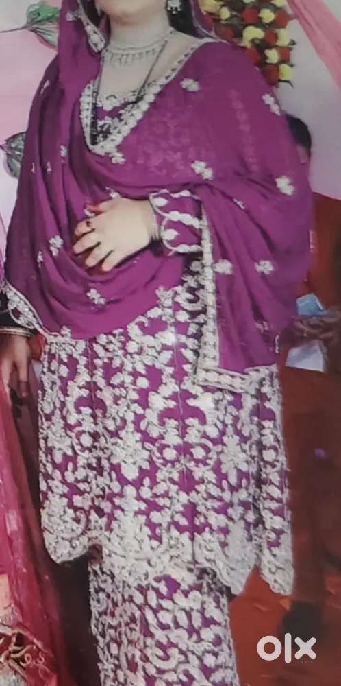 Gharara suit jerkin ke work ka