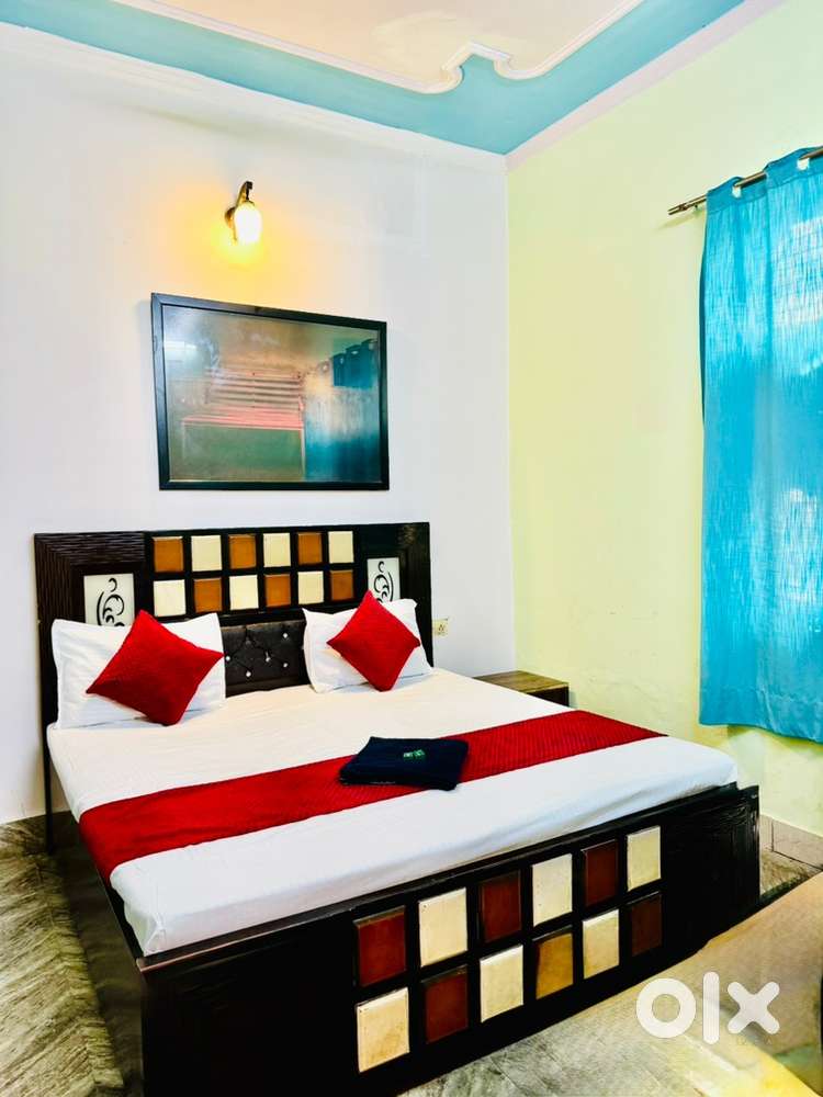 caretaker for the Hotels (only male) stay free