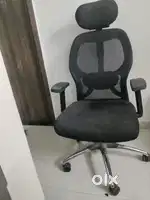 Office chair with neck rest