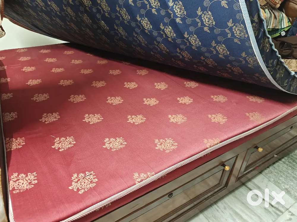 Curlon king size Red colour