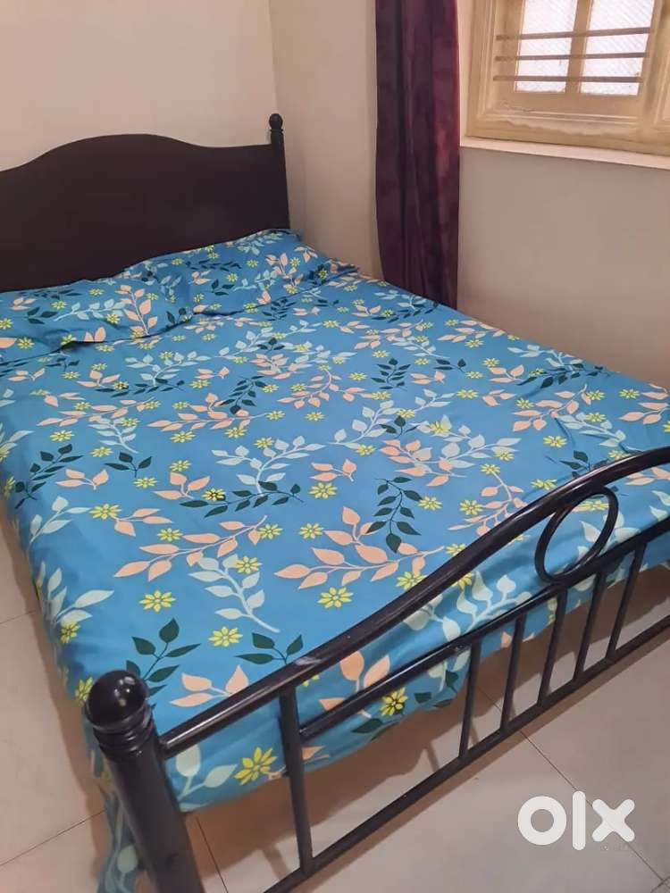 Queen Size Metal and wood Bed