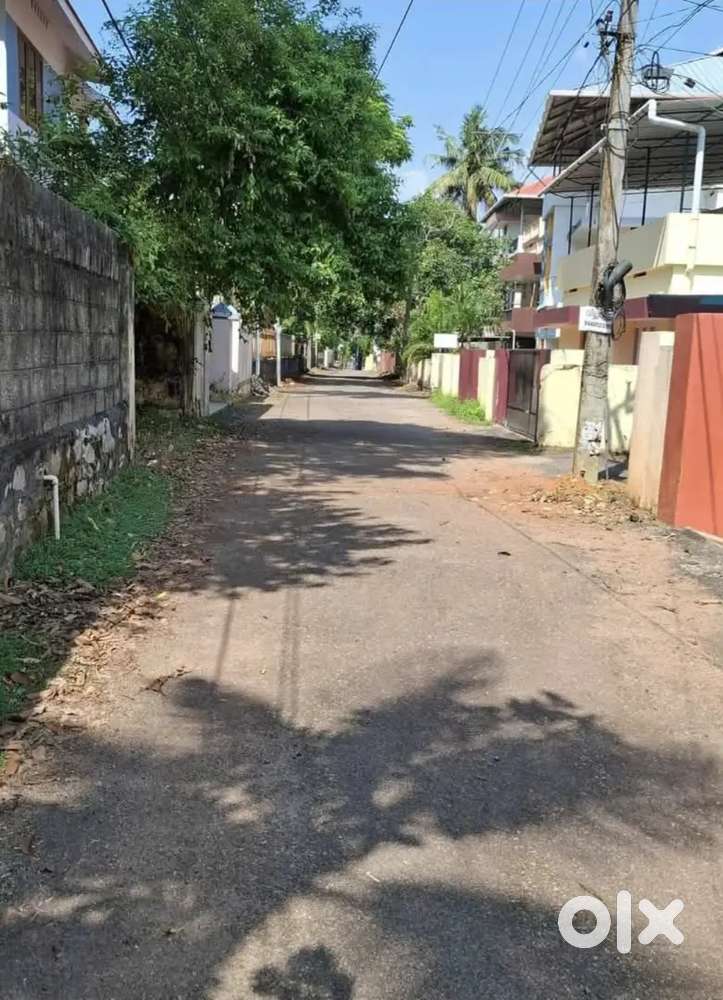 PERURKADA - AKG NAGAR 12.25 CENT PREMIUM HOUSE PLOT FOR SALE