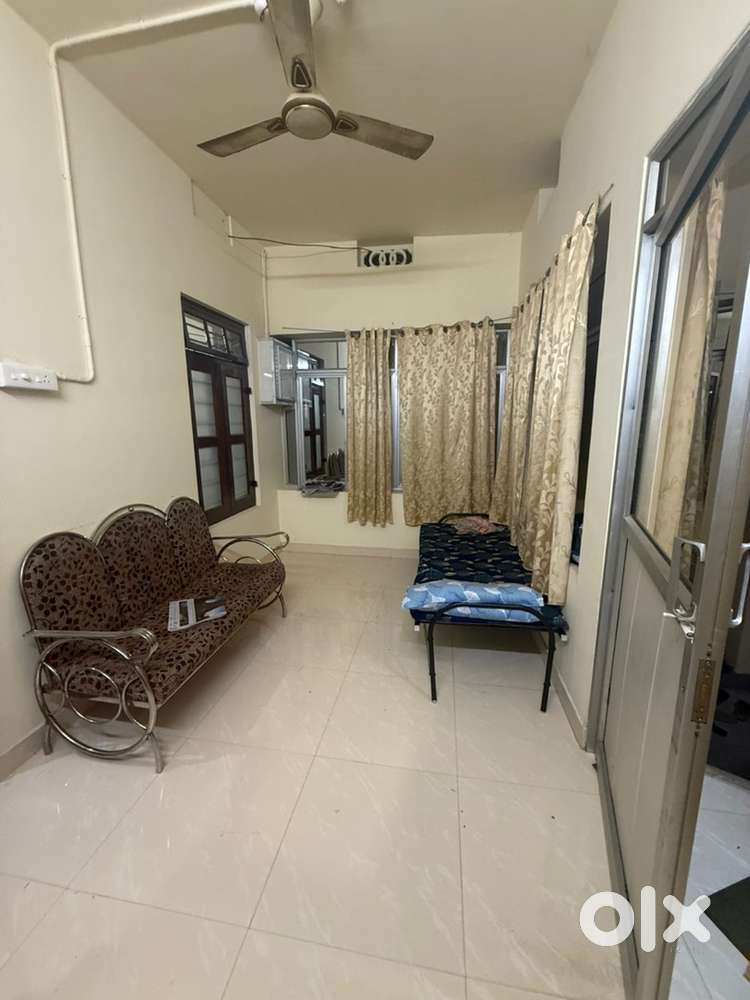 STUDENTS AND LADIES PG HOSTEL