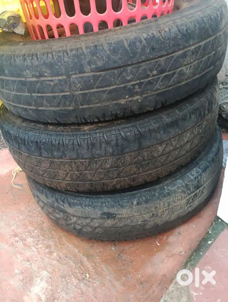 Urgent sale tyre swift Dzire size  165-80