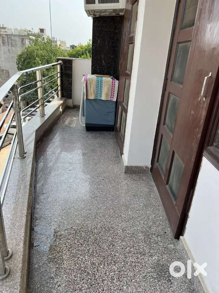 3bhk independent floor rent plot no122