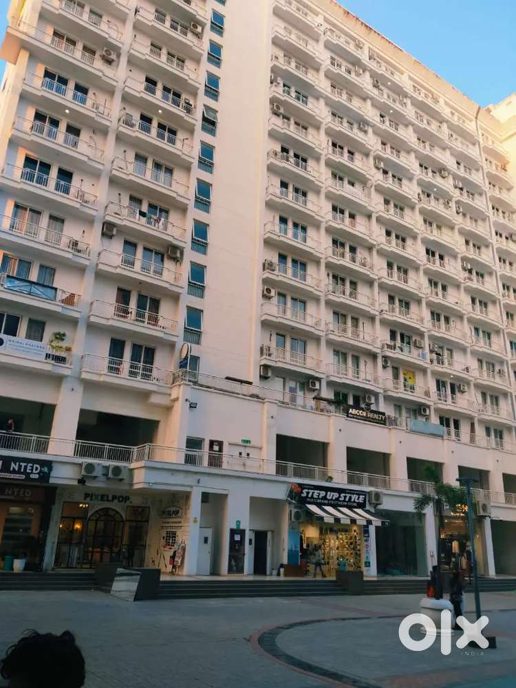 Well - Located ground floor shop / Premium visibility