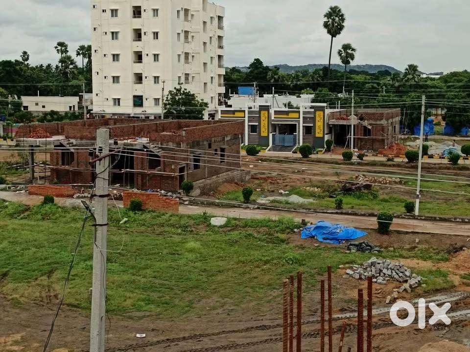 200 yds plots for sale in fully gated only for cash in 40'CC road