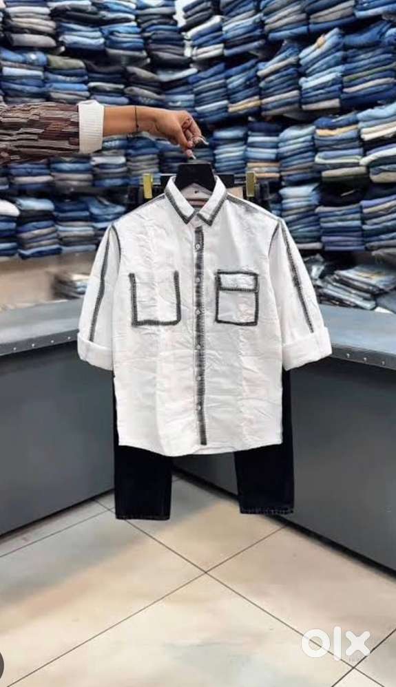 Kapde sale karne hai… roadside par…. Rehne ke liye room bhi milega