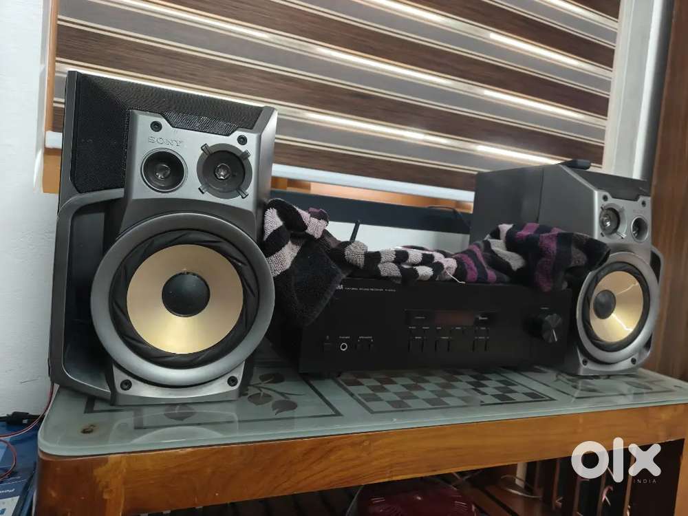 Yamaha R-S202 Stereo Receiver with Sony Speakers
