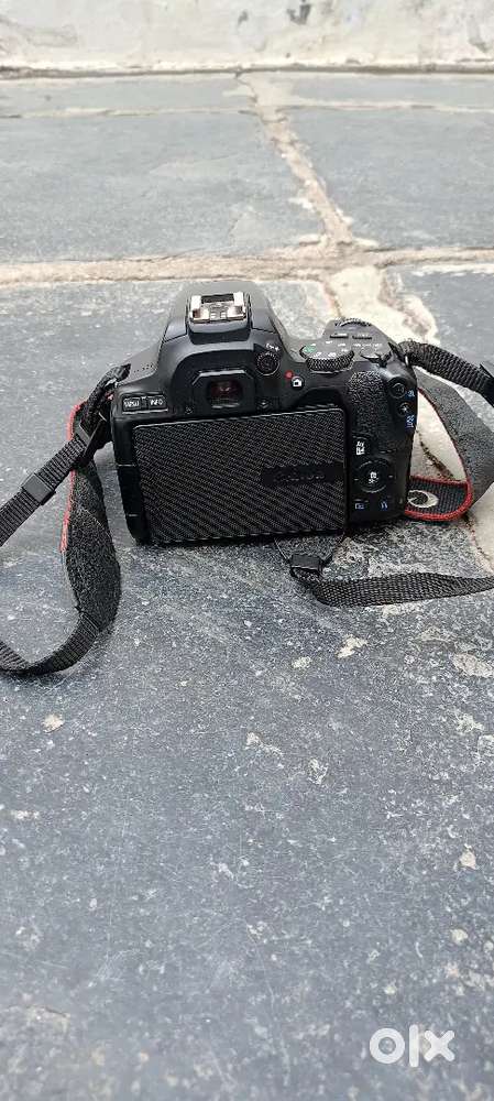 Canon 200d camera