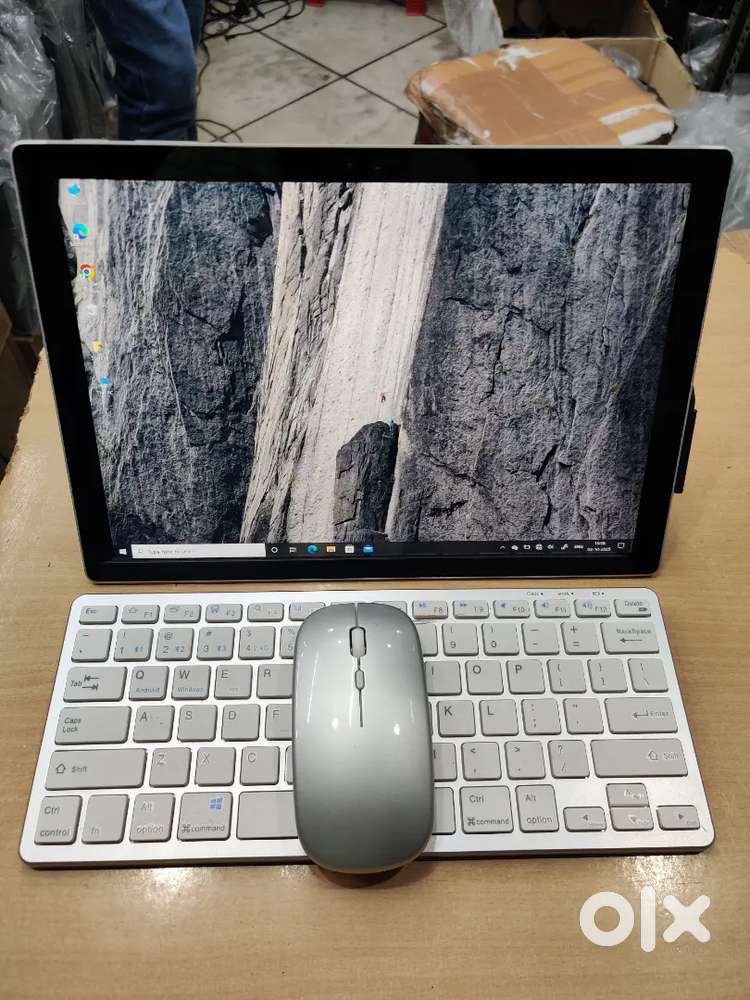 Microsoft Surface Core i7 6th Gen 8GB/256GB Laptop