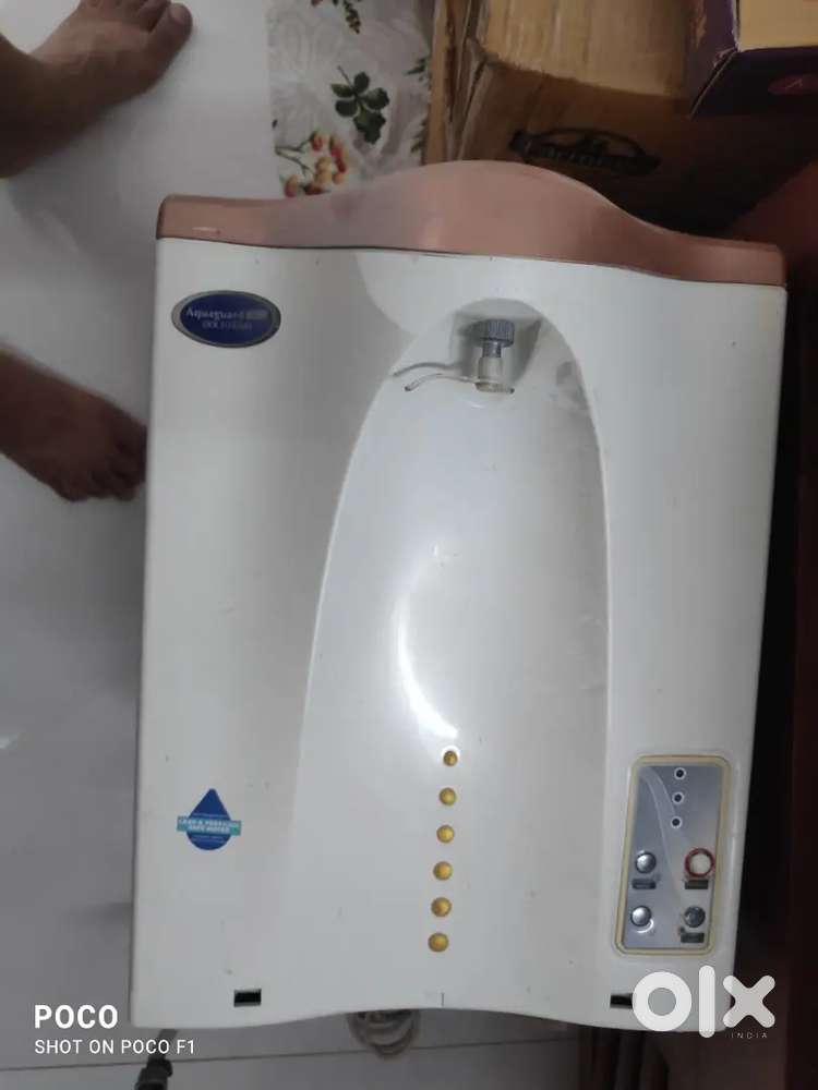 Prestige 4 burner Gas stove, Aquaguard water filter