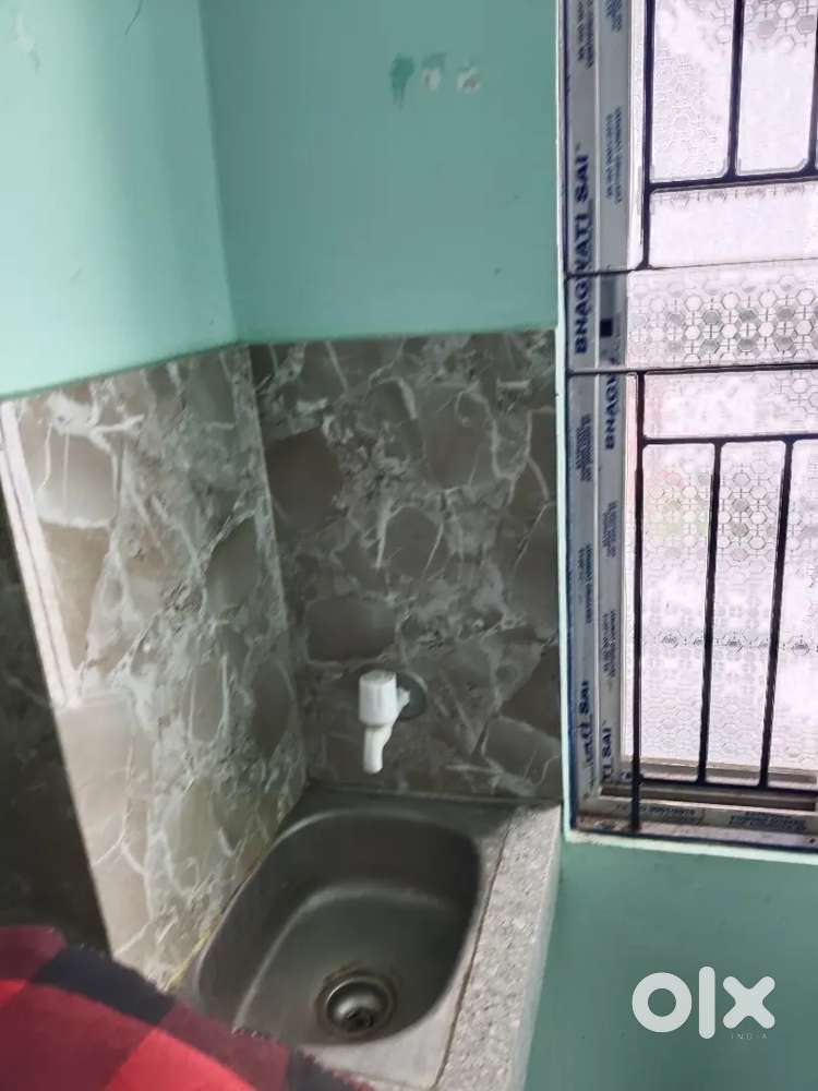 Single room for working man and college students