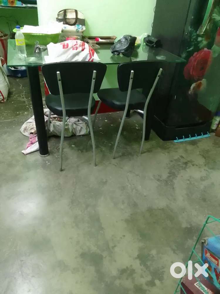 Dining Table with 4 chair