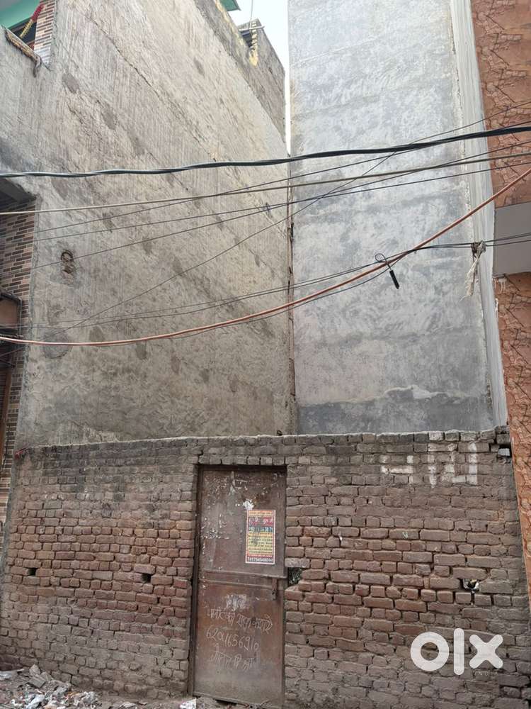 50 gaj plot (16*30), near dwarka mor metro, 25-30 feet main road