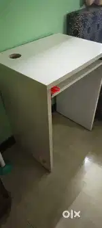 Computer table