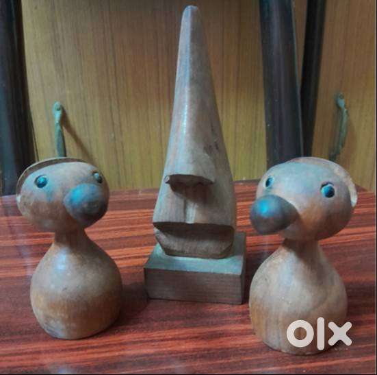 wooden spectacle holder & pen stand