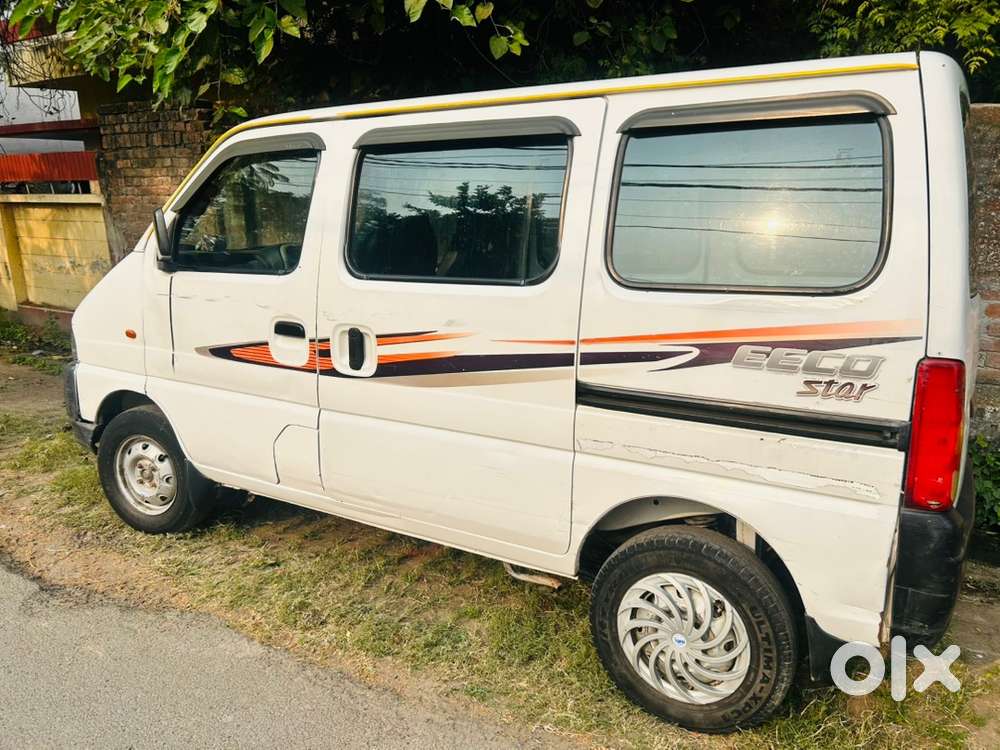 Eeco, school ki gadi chalani hai