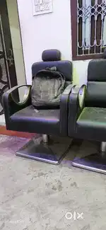 Parlour hydrolic chair