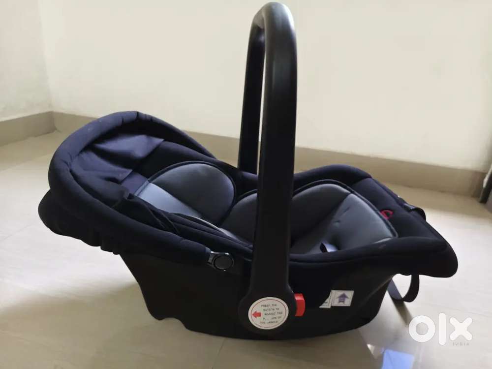 Babyhug Amber Car Seat Cum Carry Cot With Rocking Base - Black Grey