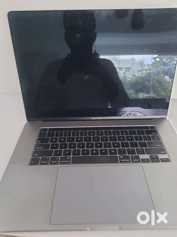 Apple Macbook pro A2141 16 inches  i9 processor