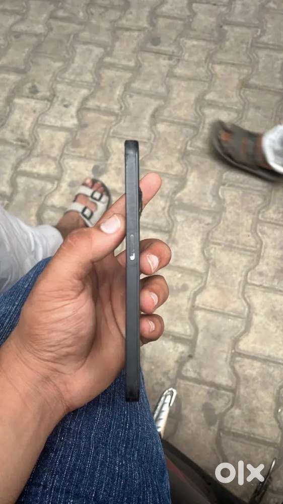 Glass thoda sa touta huwa hai  or baki pura phone original hai shab kh