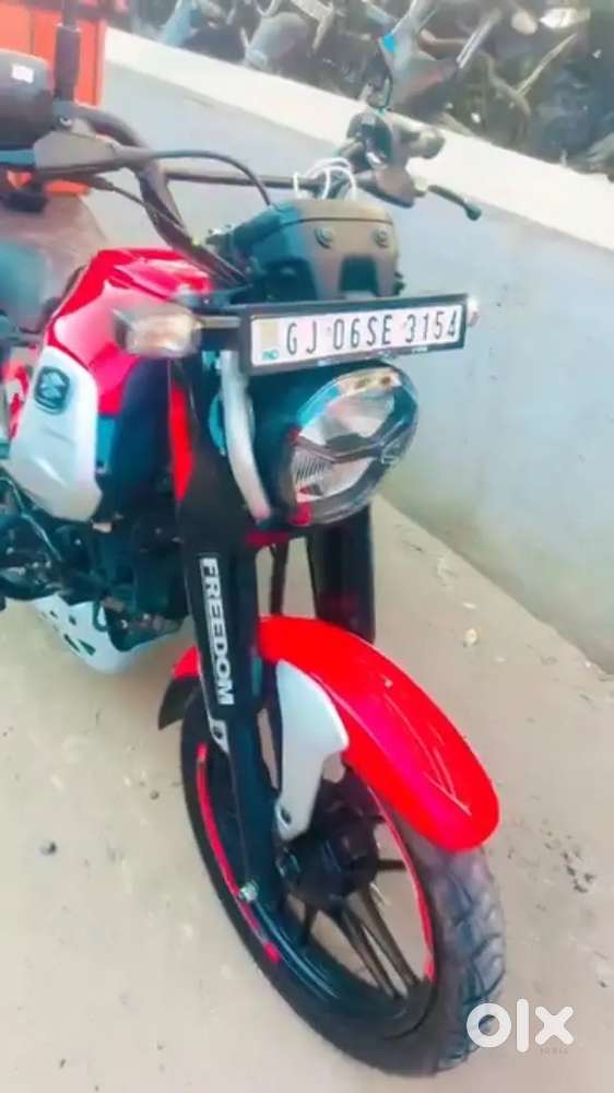 Bajaj freedom CNG bike mene rs145000 me li he or ye gadi sir 7 mahine