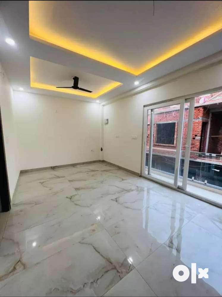 Duplex Villa's Semi furnished premium inGreater Noida W For Sale 61Lac