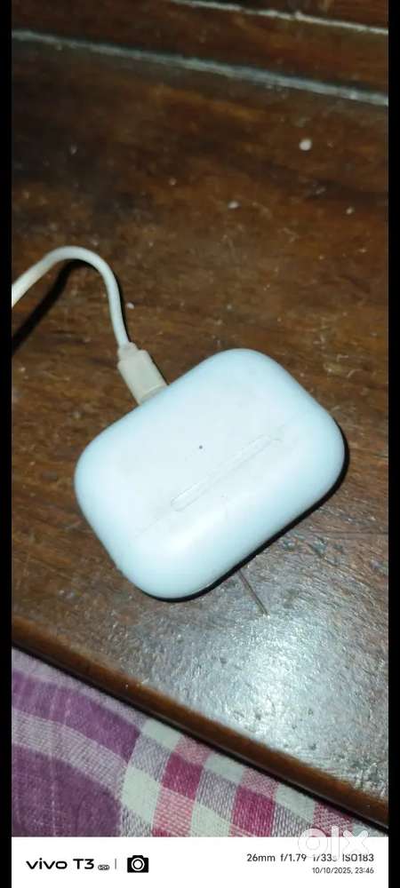Mere pass airbuds hai