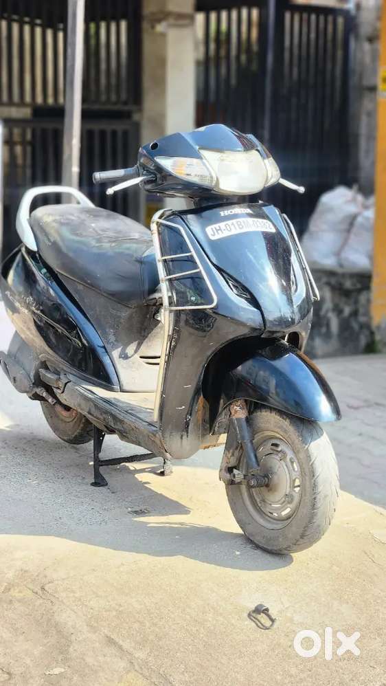 Honda Activa black well maintained used scooter