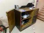Cash counter table