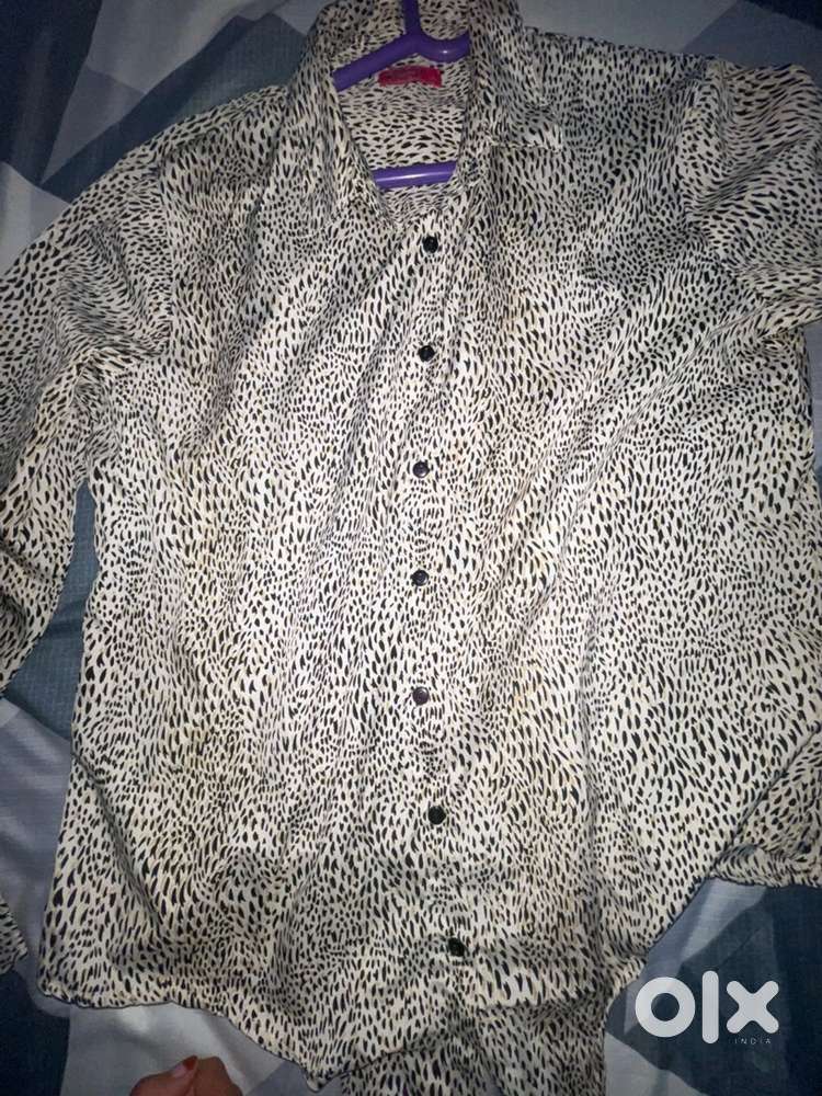A black tiger pattern shirt