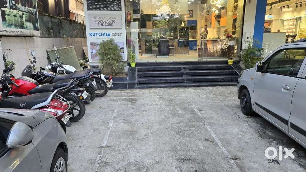 1700 sq available for rent in middle of ranchi lalpur