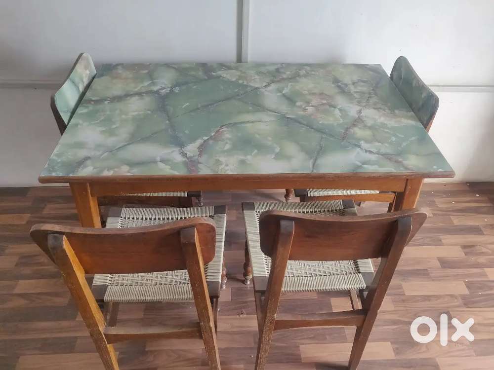 4 Sitter Dinning Table ( Sagwan Wood )