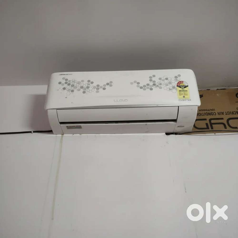 Lloyd 1.5 Ton Inverter AC  Very Good Condition  Urgent Sale