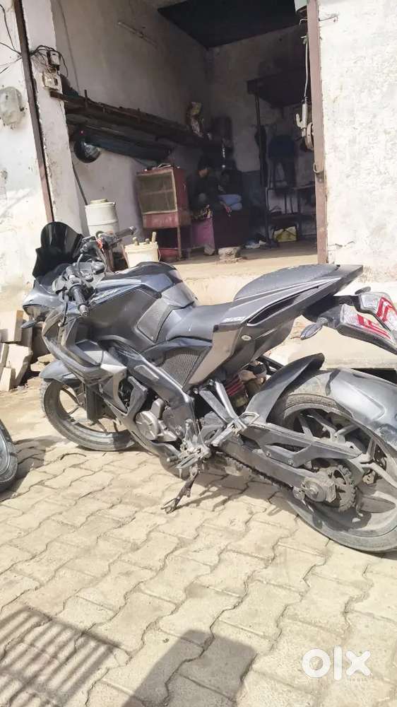Bajaj RS 200 best condision